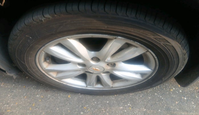 2016 Chevrolet Cruze LTZ AT, Diesel, Automatic, 1,41,929 km, tyre