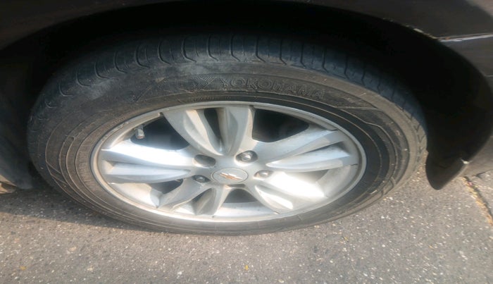 2016 Chevrolet Cruze LTZ AT, Diesel, Automatic, 1,41,929 km, tyre