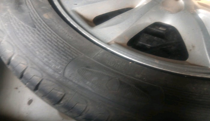 2016 Chevrolet Cruze LTZ AT, Diesel, Automatic, 1,41,929 km, tyre