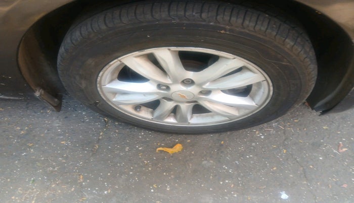 2016 Chevrolet Cruze LTZ AT, Diesel, Automatic, 1,41,929 km, tyre