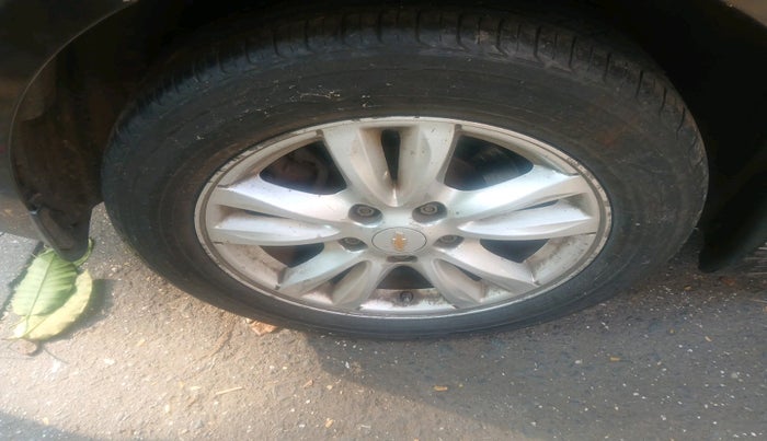 2016 Chevrolet Cruze LTZ AT, Diesel, Automatic, 1,41,929 km, tyre