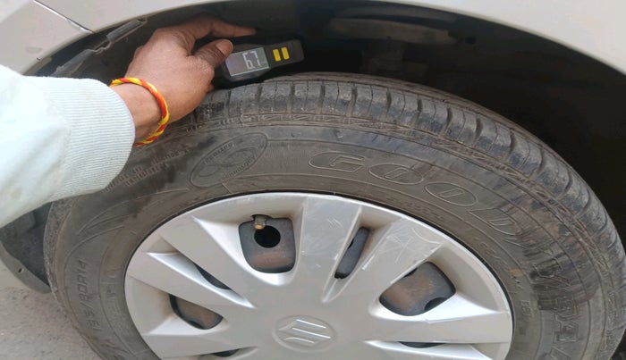 2013 Maruti Swift Dzire VXI, Petrol, Manual, 51,475 km, tyre