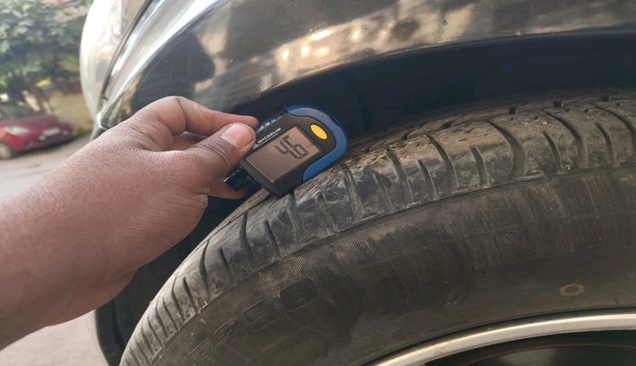 2013 Hyundai New Elantra 1.6 SX AT DIESEL, Diesel, Automatic, 1,47,393 km, tyre