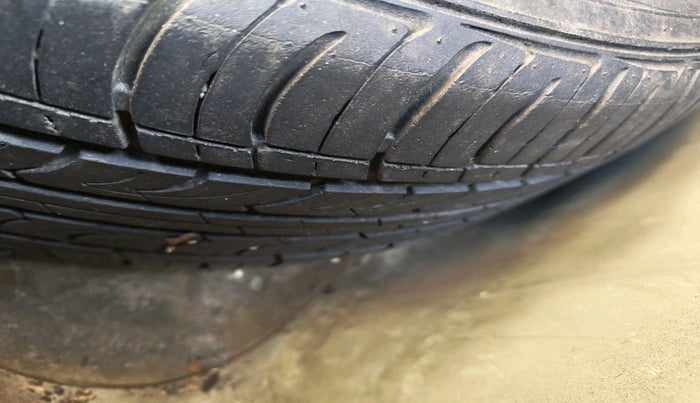 2013 Hyundai New Elantra 1.6 SX AT DIESEL, Diesel, Automatic, 1,47,393 km, tyre