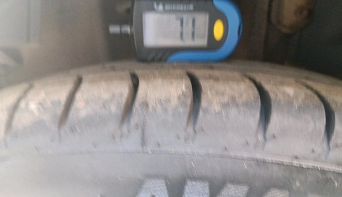 2017 Tata Tiago XZA PETROL, Petrol, Automatic, 1,18,117 km, tyre