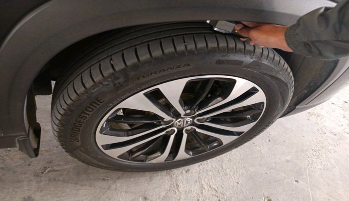 2022 MG HECTOR PLUS SHARP 1.5 PETROL TURBO CVT 6-STR, Petrol, Automatic, 58,092 km, tyre