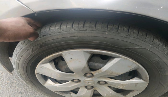 2015 Honda Mobilio 1.5L I-DTEC S, Diesel, Manual, 2,39,633 km, tyre