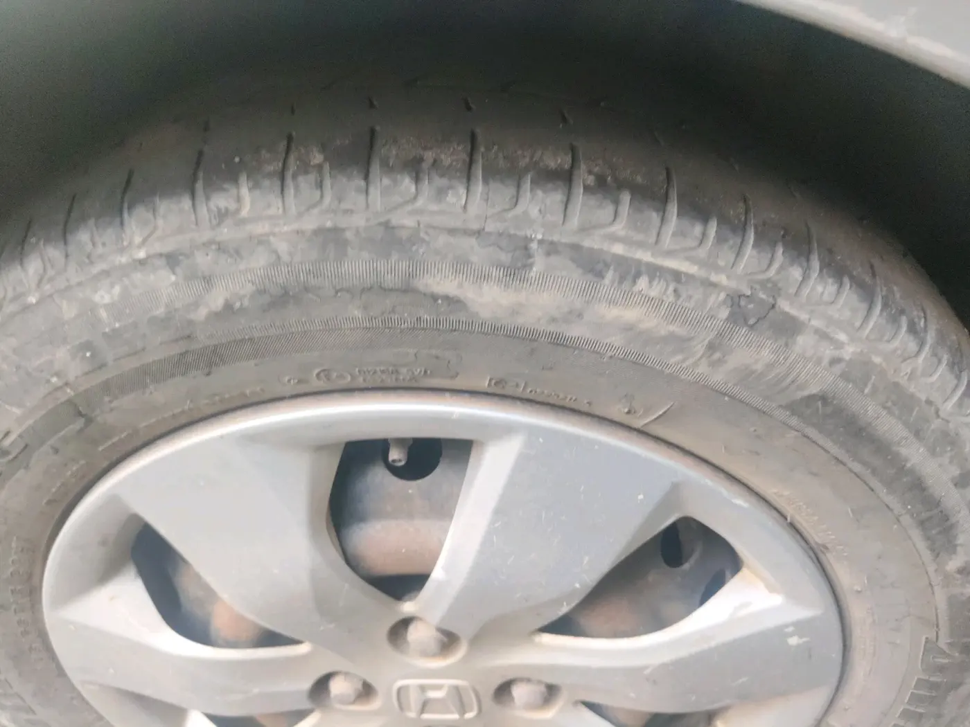 2015 Honda Mobilio 1.5L I-DTEC S, Diesel, Manual, 2,39,633 km, tyre