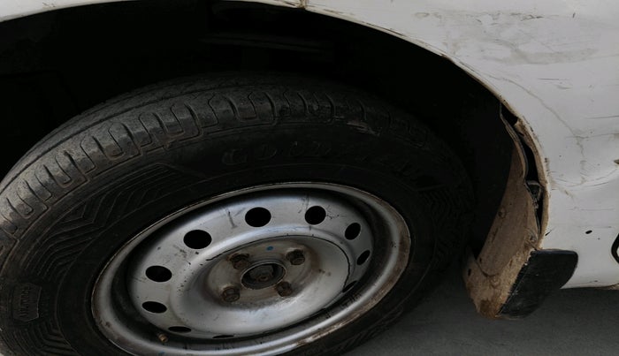 2012 Maruti Ritz VXI, Petrol, Manual, 1,06,868 km, tyre