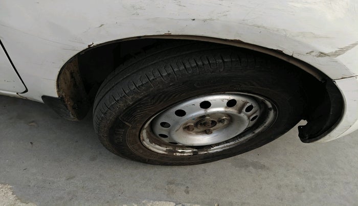 2012 Maruti Ritz VXI, Petrol, Manual, 1,06,868 km, tyre