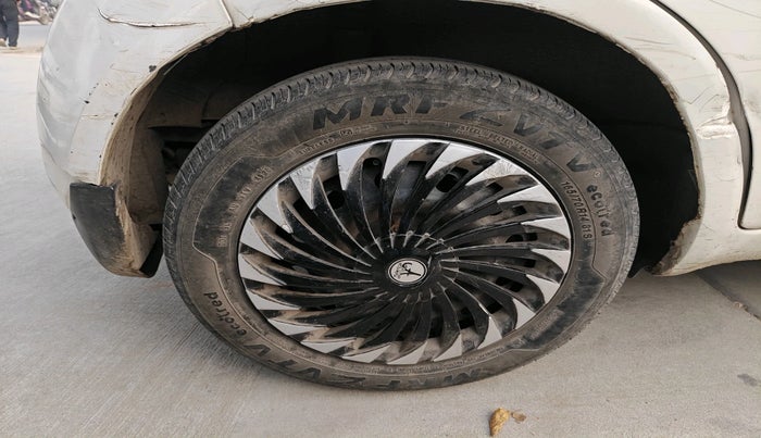 2012 Maruti Ritz VXI, Petrol, Manual, 1,06,868 km, tyre