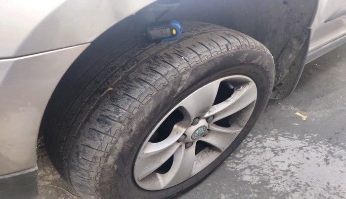 2012 Skoda Yeti AMBITION 2.0 TDI CR 4X2, Diesel, Manual, 1,06,371 km, tyre