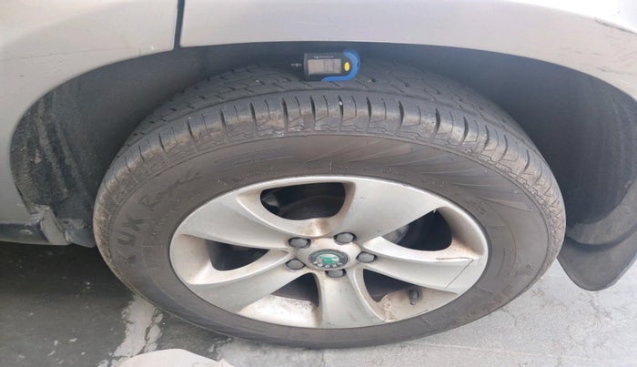 2012 Skoda Yeti AMBITION 2.0 TDI CR 4X2, Diesel, Manual, 1,06,371 km, tyre