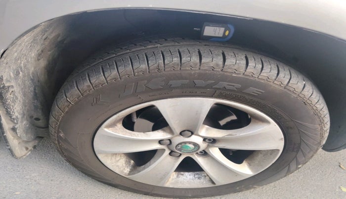 2012 Skoda Yeti AMBITION 2.0 TDI CR 4X2, Diesel, Manual, 1,06,371 km, tyre