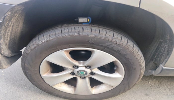 2012 Skoda Yeti AMBITION 2.0 TDI CR 4X2, Diesel, Manual, 1,06,371 km, tyre