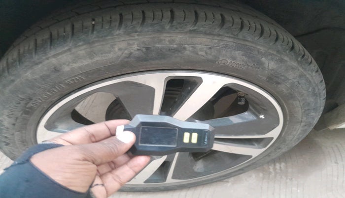 2021 Tata ALTROZ XZ PETROL, Petrol, Manual, 33,937 km, tyre