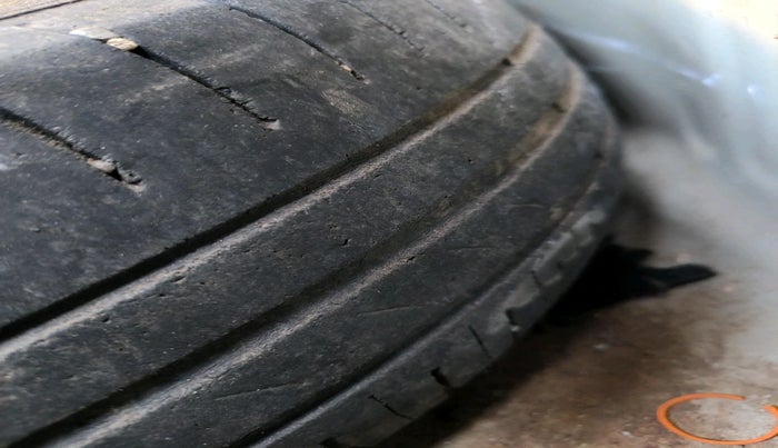 2013 Maruti Swift Dzire VXI, Petrol, Manual, 97,882 km, tyre