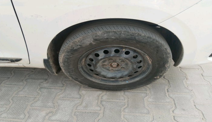 2021 Maruti Ertiga VXI CNG, Petrol, Manual, 1,11,811 km, tyre