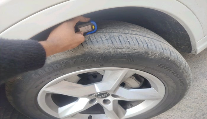 2018 Audi Q7 45 TDI QUATTRO PREMIUM PLUS, Diesel, Automatic, 2,28,073 km, tyre