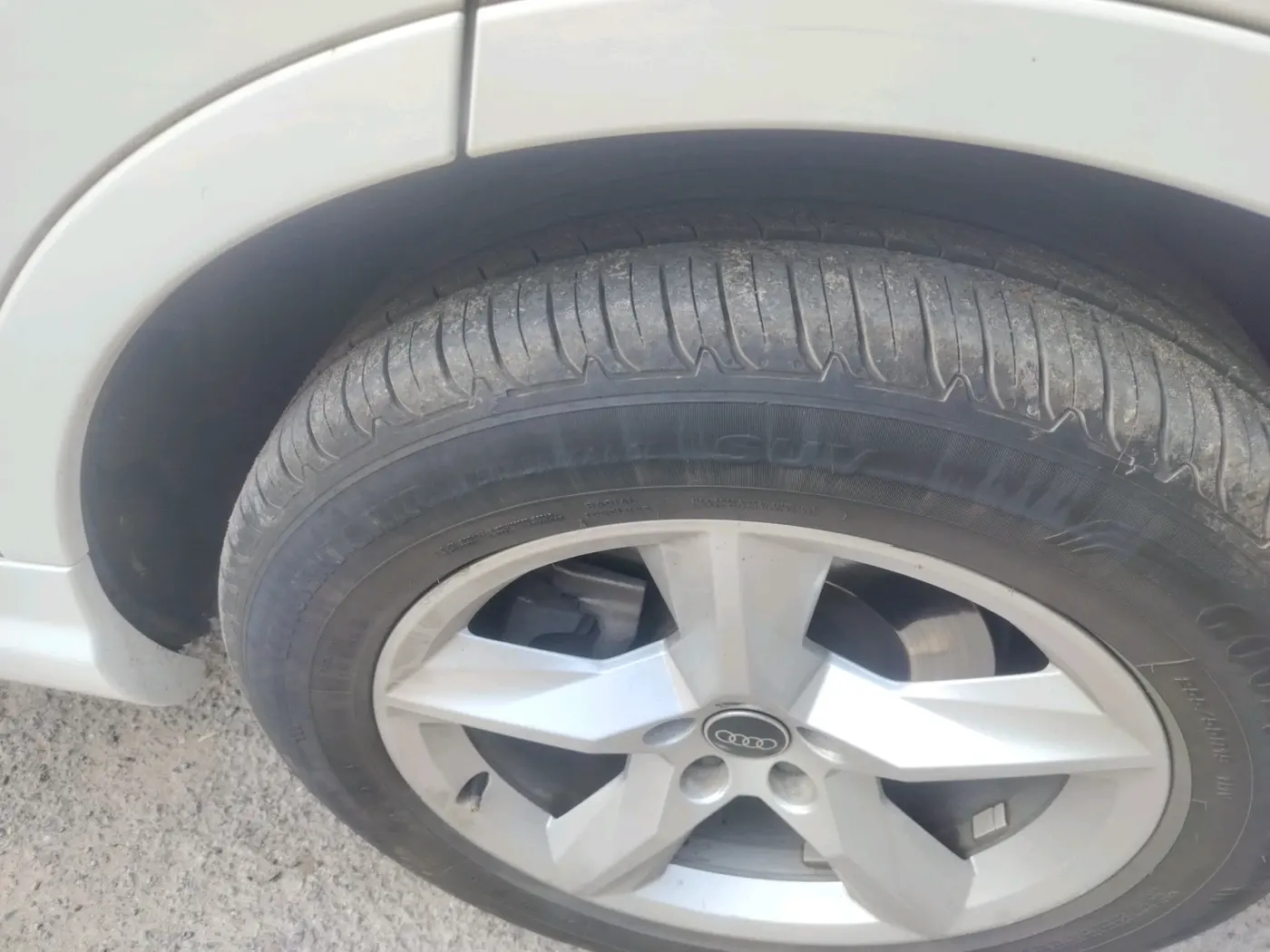 2018 Audi Q7 45 TDI QUATTRO PREMIUM PLUS, Diesel, Automatic, 2,28,073 km, tyre