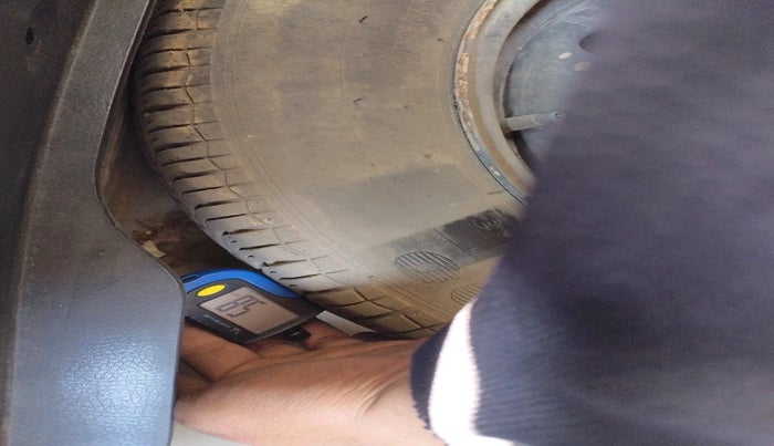 2015 Maruti Swift Dzire VXI, Petrol, Manual, 49,505 km, tyre