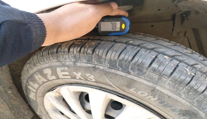 2015 Maruti Swift Dzire VXI, Petrol, Manual, 49,505 km, tyre