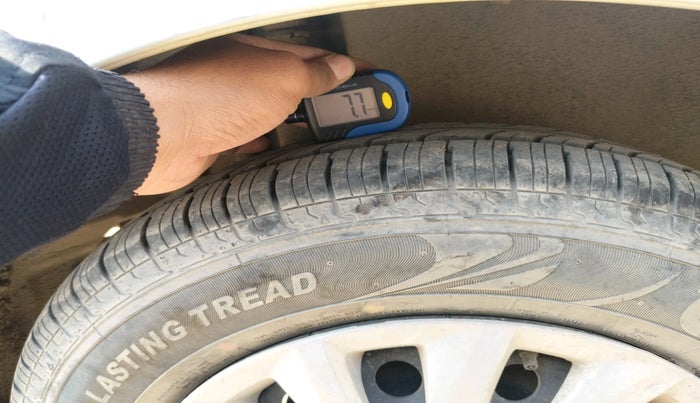 2015 Maruti Swift Dzire VXI, Petrol, Manual, 49,505 km, tyre