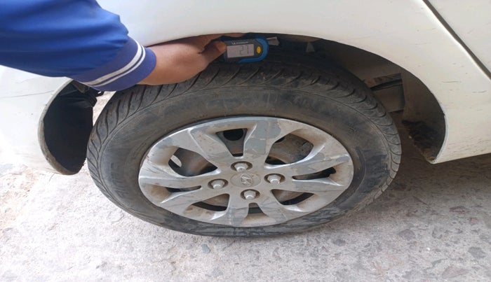 2017 Hyundai Eon MAGNA +, Petrol, Manual, 72,500 km, tyre