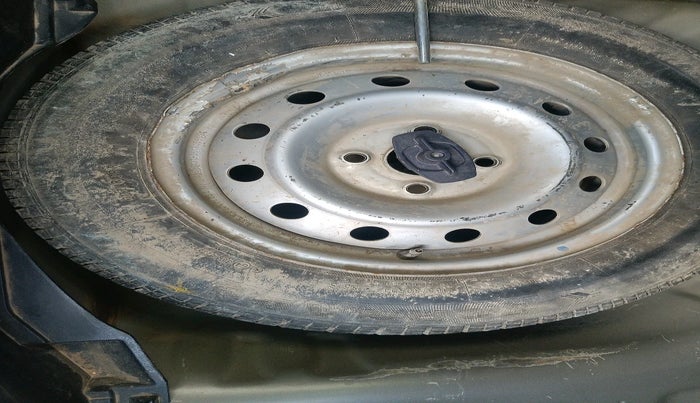 2025 Maruti Swift LXi, Petrol, Manual, 39,273 km, tyre