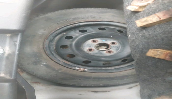 2013 Maruti Swift VXI, Petrol, Manual, 65,873 km, tyre