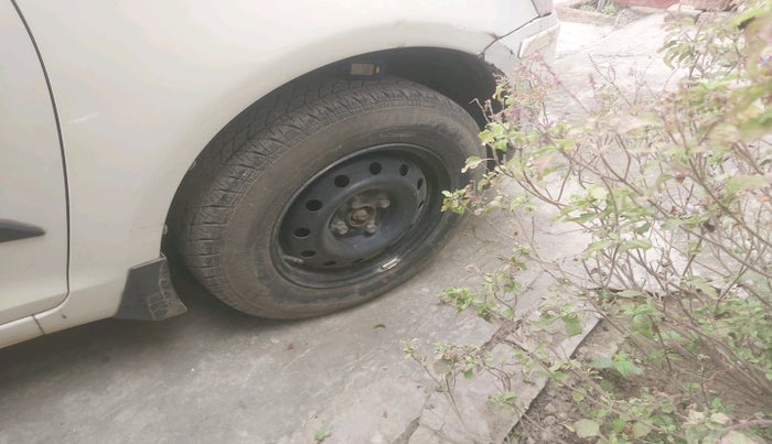 2013 Maruti Swift VXI, Petrol, Manual, 65,873 km, tyre