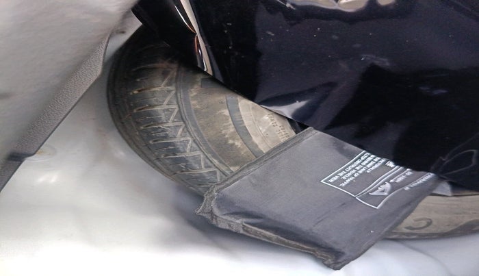 2022 Hyundai GRAND I10 NIOS SPORTZ 1.2 KAPPA VTVT CNG, Petrol, Manual, 30,644 km, tyre