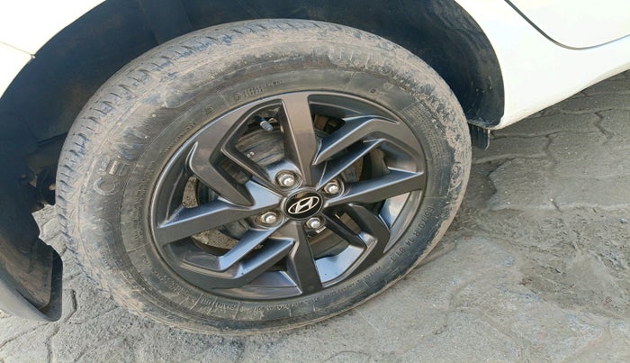 2022 Hyundai GRAND I10 NIOS SPORTZ 1.2 KAPPA VTVT CNG, Petrol, Manual, 30,644 km, tyre