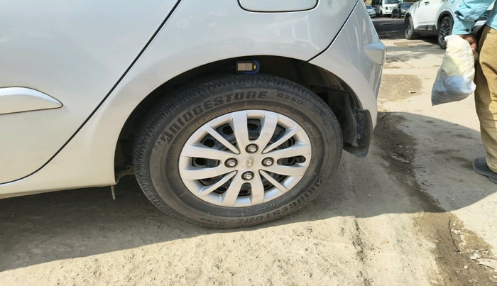 2013 Hyundai i10 ASTA 1.2 AT SUNROOF, Petrol, Automatic, 22,105 km, tyre