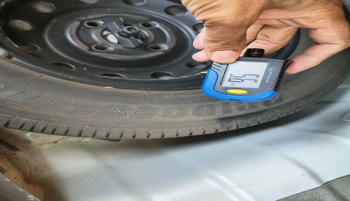 2013 Hyundai i10 ASTA 1.2 AT SUNROOF, Petrol, Automatic, 22,105 km, tyre