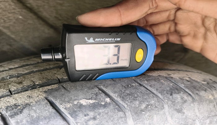 2022 Hyundai VENUE S 1.2, Petrol, Manual, 64,535 km, tyre