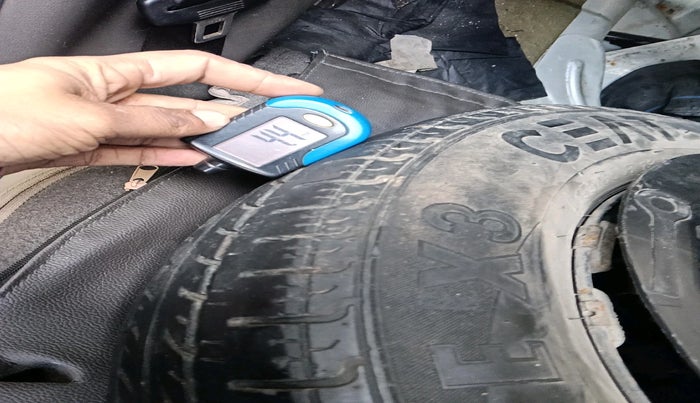 2012 Hyundai i10 MAGNA 1.2, Petrol, Manual, 1,06,808 km, tyre