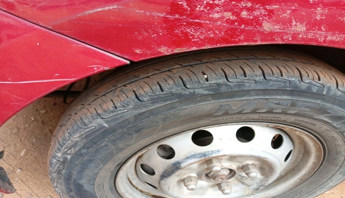 2016 Hyundai Eon ERA + LPG, Petrol, Manual, 1,95,099 km, tyre