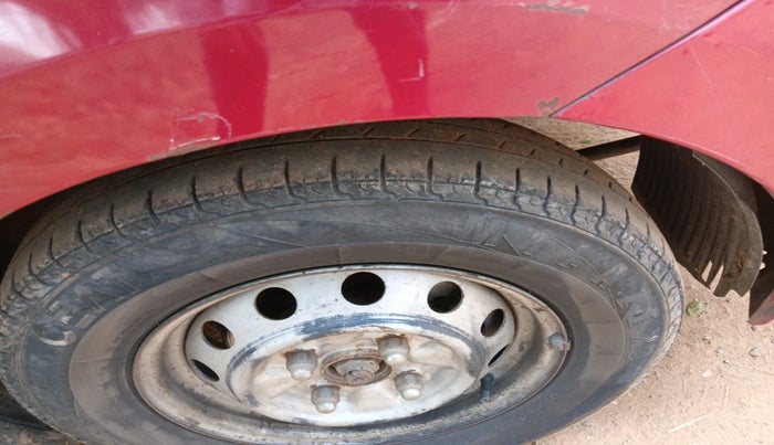 2016 Hyundai Eon ERA + LPG, Petrol, Manual, 1,95,099 km, tyre