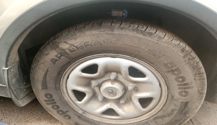 2017 Tata Hexa XM 4X2 7 STR, Diesel, Manual, 60,234 km, tyre