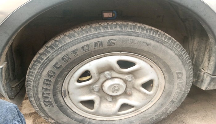 2017 Tata Hexa XM 4X2 7 STR, Diesel, Manual, 60,234 km, tyre