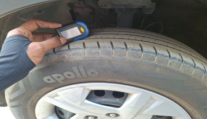 2021 Hyundai VENUE S 1.2, Petrol, Manual, 37,936 km, tyre