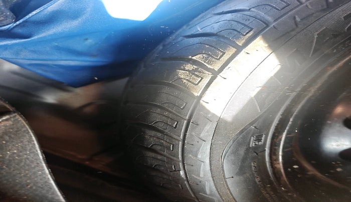 2017 Maruti Wagon R 1.0 VXI, Petrol, Manual, 49,167 km, tyre