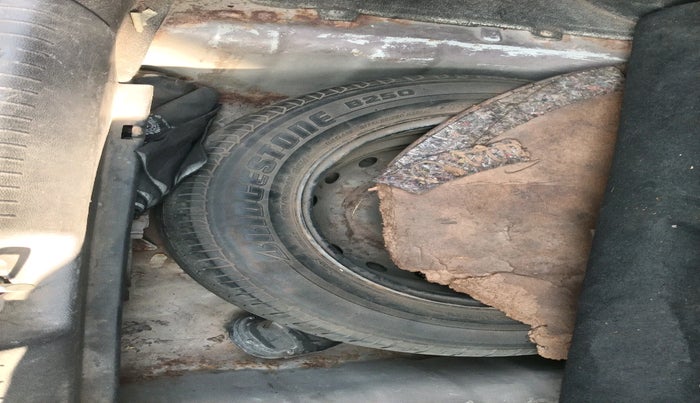 2012 Hyundai Verna FLUIDIC 1.6 CRDI EX, Diesel, Manual, 77,849 km, tyre