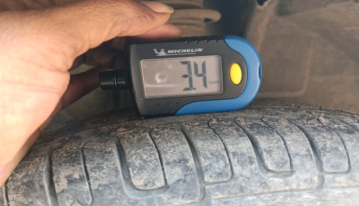 2016 Renault Kwid RXT 1.0, Petrol, Manual, 75,184 km, tyre