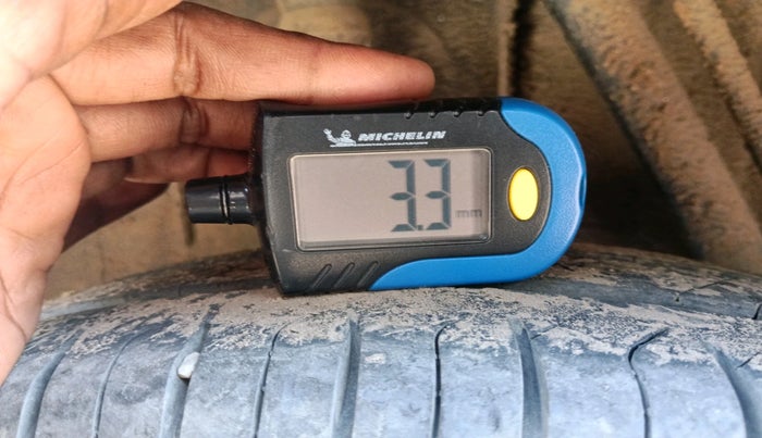 2016 Renault Kwid RXT 1.0, Petrol, Manual, 75,184 km, tyre