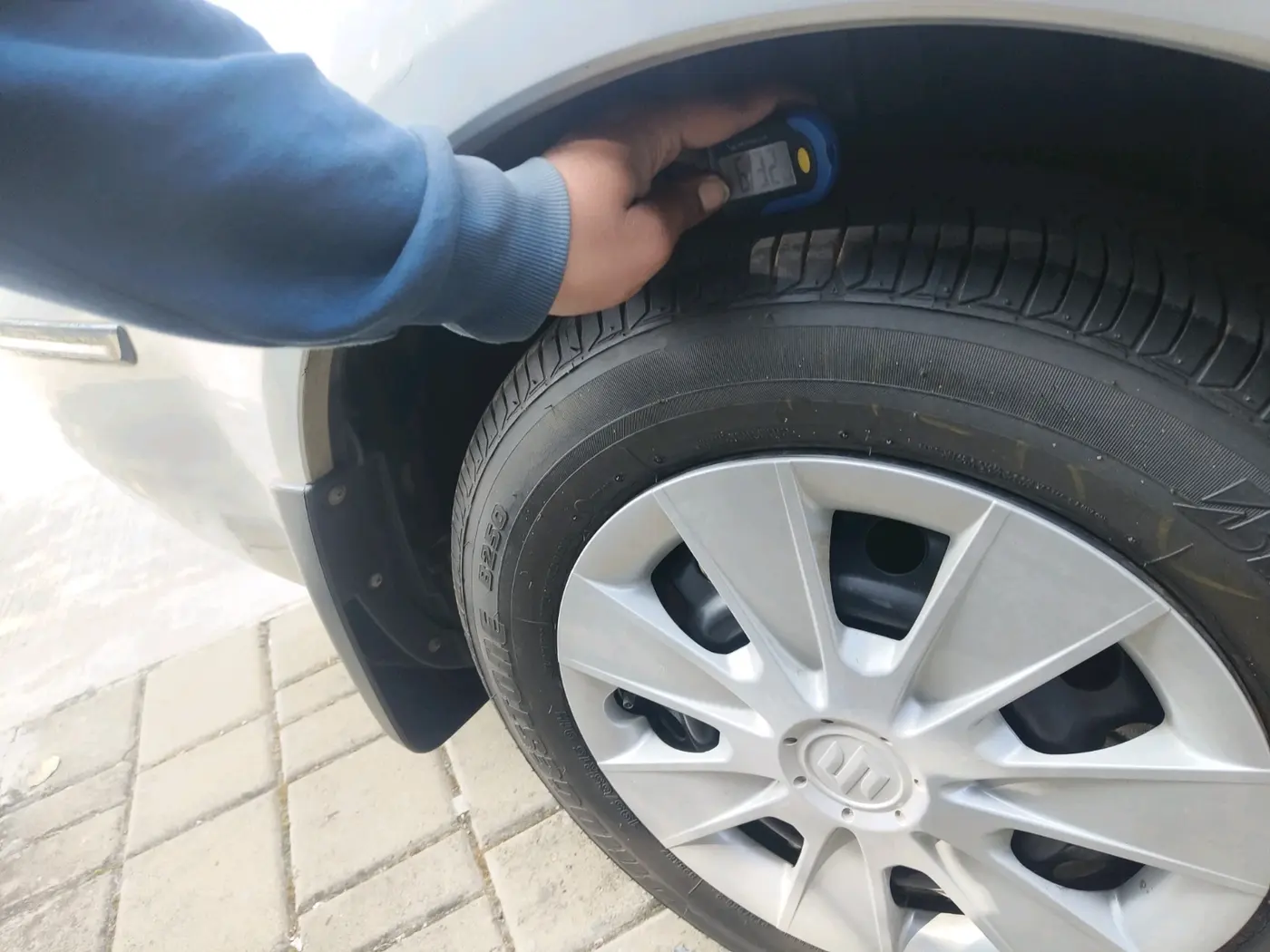 2013 Maruti SX4 VXI CNG, CNG, Manual, 44,922 km, tyre