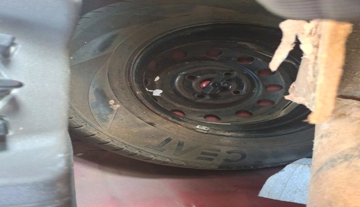 2013 Hyundai i10 MAGNA 1.2, Petrol, Manual, 1,02,753 km, tyre