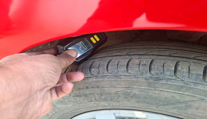 2013 Hyundai i10 MAGNA 1.2, Petrol, Manual, 1,02,753 km, tyre