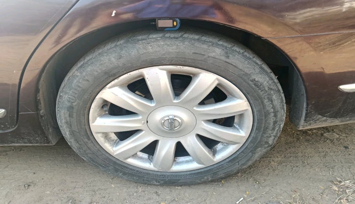 2011 Nissan Teana 250XV, Petrol, Automatic, 1,11,011 km, tyre